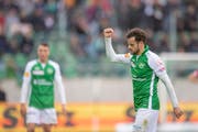 Barnetta schiesst sein Team in der 80. Minute zum Sieg: Der FCSG gewinnt sein erstes Heimspiel seit dem 3. März. (Bild: Urs Bucher)