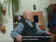 Die Dokumentation zeigt Begegnungen von Opfern pädophiler Priester mit ihren einstigen Peinigern. Einige inzwischen sehr alte Priester gestehen den Missbrauch, bitten um Vergebung und bieten manchmal finanzielle Entschädigung an. (Screenshot) (Bild: Tomasz Sekielski/Youtube)