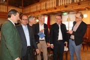 Die Podiumsteilnehmer (v.l.): Beat von Wyl (Gemeindepräsident Giswil), Regierungsrat Josef Hess, Moderatorin Karin Salm, Thomas Kappeler (Bundesamt für Raumplanung), Jürg Berlinger (Gemeindepräsident Sarnen) und Angelus Eisinger (Direktor Regionalplanung Zürich). (Bild: Marion Wannemacher (Sarnen, 10. Mai 2019))