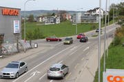 Die Einmündung der Industriestrasse in die Hauptstrasse gilt als problematisch; der Gemeinderat Sulgen sieht Handlungsbedarf. (Bild: Hannelore Bruderer)