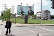 Wahlplakat von Premierminister Saulius Skvernelis in der Hauptstadt Vilnius. (Bild: Valda Kalnina/EPA (9. Mai 2019))