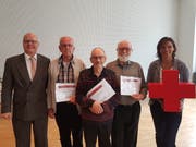 Präsident Marc Geissbühler (ganz links) und Geschäftsleiterin Franziska Schöpfer mit den abtretenden Freiwilligen Fredy Odermatt, Johann Niederberger und Josef Felber (von links), die an der Versammlung anwesend waren. (Bild: PD)