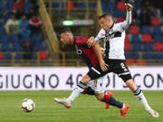 Blerim Dzemaili (links) trieb Bolognas Spiel gegen Parma an (Bild: KEYSTONE/EPA ANSA/GIORGIO BENVENUTI)