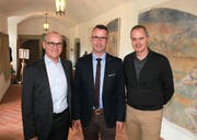 Der Präsident des Urner Baumeisterverbandes Odilo Gamma (Mitte) mit dem abtretenden Vorstandsmitglied Oskar Vollenweider (links) und dessen Nachfolger Stefan Marty bei der Generalversammlung im Schlossrestaurant A Pro in Seedorf. (Bild: Apimedia, 9. Mai 2019)