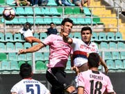 Palermo (im Bildzentrum mit Sinisa Andelkovic) droht der Zwangsabstieg in die Serie C (Bild: KEYSTONE/EPA ANSA/MIKE PALAZZOTTO)
