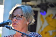 2018 ist die Bundesfeier erstmals in neuer Form im Jakob-Züllig-Park abgehalten worden – mit der Autorin Andrea Gerster. (Bild: Max Eichenberger)