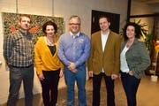 Die aktuelle Schulbehörde mit Präsident Benno Rast, Tanja Schild, Thomas Bitschnau, Beat Schenk und Liselore Papadopoulos. (Bild: Mario Testa)