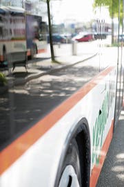 Bessere Angebote sollen die Leute auf den Bus umsteigen lassen. (Bild: Mareycke Frehner (5. Mai 2014))