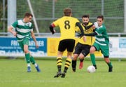 Zweikampf zwischen dem Baarer Fatlum Sylejmani (am Ball) und dem Steinhauser Diego Messina. (Bild: Stefan Kaiser, Baar, 11. Mai 2019)