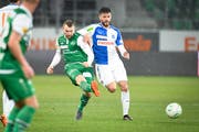 Runar Sigurjonsson (Mitte) trug in der vergangenen Rückrunde das Trikot des FC St.Gallen, ehe er zu den Grasshoppers zurückkehrte. (Bild: Ralph Ribi)