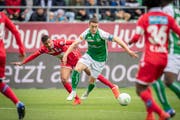 St.Gallens Captain Silvan Hefti (Mitte) soll das Interesse einiger europäischer Clubs geweckt haben. (Bild: Urs Bucher)