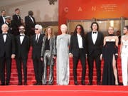 Cast und Crew von «The Dead Don't Die» am Dienstagabend bei der Eröffnung des 72. Filmfestival Cannes. (Bild: KEYSTONE/EPA/GUILLAUME HORCAJUELO)