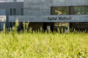 Um das Spital Wattwil und seine Zukunft bleibt es weiterhin nicht ruhig. (Bild: Mareycke Frehner)