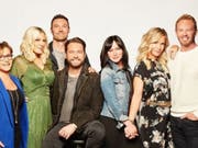 Eine Crew in den Startlöchern: Ein neuer Trailer zeigt die vorfreudigen Protagonisten der Kultserie «Beverly Hills, 90210», die im August als Neuauflage ins US-Fernsehen kommt. (Instagram) (Bild: Instagram Tori Spelling)