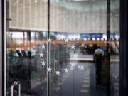Flüchtlinge, die schwer straffällig geworden sind, dürfen nach einem Urteil des EU-Gerichts am Dienstag in Luxemburg unter bestimmten Umständen trotzdem nicht abgeschoben werden (Archiv). (Bild: KEYSTONE/CHRISTIAN BEUTLER)