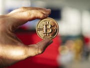 Das Geschäftsmodell: Investoren finanzieren Computer, die dann in Serverfarmen zusammengefasst werden und Kryptowährungen wie Bitcoins schürfen. (Bild: KEY)