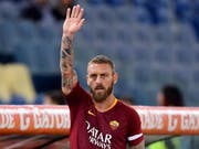 Daniele De Rossi winkt dem Römer Publikum zu (Bild: KEYSTONE/EPA ANSA/ETTORE FERRARI)