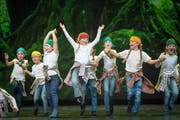 Auftritt von Kindern der Theatertanzschule im Stück «Tanz auf der Mattisburg» im Grossen Haus des Theaters St.Gallen. (Bild: Michel Canonica - 19. November 2015)