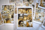 Geraldine Searles zeichnet einen Comic über den Stiftsbezirk. (Bild: Urs Bucher)
