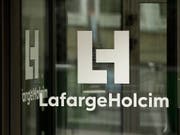 Der Schweizer Baustoffriese LafargeHolcim hat im ersten Quartal dank höherem Umsatz und zusätzlich Kosteneinsparungen überproportional mehr verdient. (Bild: KEYSTONE/EPA/YOAN VALAT)