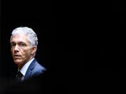 Bundesanwalt Michael Lauber ist wegen der Fifa-Affäre unter Druck. Die Gerichtskommission empfiehlt, seine Wiederwahl zu verschieben. (Bild: KEYSTONE/ANTHONY ANEX)
