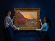 Das Gemälde «Meules» von Impressionist Claude Monet ist am Dienstag (Ortszeit) beim Auktionshaus Sotheby's für 110,7 Millionen Dollar unter den Hammer gekommen. (Bild: KEYSTONE/AP Sotheby's)
