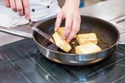 Der Club kochender Männer nennt sich Ribel-Kuchi. Der Name erinnert an den Ribel-Anbau in Rebstein. (Bild: Archiv/Mareycke Frehner)