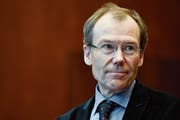«Viele sind enttäuscht und aufgebracht»: Johannes Rüegg-Stürm am Tag nach seinem Rücktritt als Raiffeisen-Präsident. (Bild: Walter Bieri/KEY (Zürich, 9. März 2018))