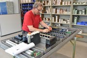 Im Unternehmen in Sevelen wird auch die Elektrik der Maschinen selbst gefertigt.