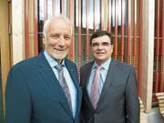 Armin Zünd (l.) und sein Nachfolger Josef Signer am Montag im Hof der Institution Rhyboot in der Altstätter Bleichi, wo die Mitgliederversammlung stattfand (Bild: pd)