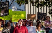 Aktivistinnen demonstrieren in Montgomery/Alabama gegen das Abtreibungsverbot. (Mickey Welsh/AP, 14. Mai 2019)