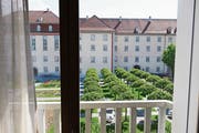 Blick aus einem «Löwen»-Zimmer in den Garten: Diese Zimmer sind sehr begehrt. (Bild: Eddy Schambron)
