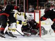 Die Carolina Hurricanes mit Goalie Curtis McElhinney mussten auch im dritten Spiel unten durch (Bild: KEYSTONE/AP/GERRY BROOME)