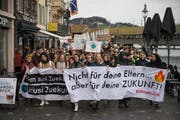 Luzerner Jugendliche an einer Klimademo in der Stadt Luzern. (Bild: Dominik Wunderli, 6. April 2019)