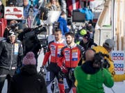 Plötzlich im Rummel des Weltcups: Bob-Pilot Michael Vogt (re.) und sein Anschieber Sandro Michel in St. Moritz (Bild: KEYSTONE/URS FLUEELER)