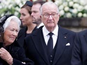 Der frühere belgische König Albert II. (in schwarzer Krawatte) zusammen mit seiner Gattin Paola (links) in einer Aufnahme vom 3. Mai 2019. (Bild: KEYSTONE/EPA/JULIEN WARNAND)