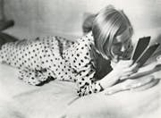 Das Smartphone hat den Handspiegel ersetzt. (Bild: Marianne Breslauer, 1933 Berlin)