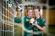Laura Schmitt (links) und Kerstin Kündig sind auf dem Weg zurück zu alter Stärke. (Bild: Ralph Ribi)