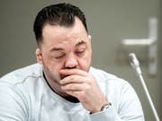 Der wegen Mordes an 100 Patienten angeklagte Niels Högel im Gerichtssaal. Am Donnerstag begannen die Plädoyers in dem Verfahren. (Bild: Keystone/DPA/HAUKE-CHRISTIAN DITTRICH)