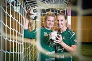 Zuversichtliche Schlüsselspielerinnen: St. Gallens Laura Schmitt (links) und Kerstin Kündig.