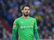 Dortmunds Keeper Roman Bürki musste das Training am Donnerstag vorzeitig abbrechen (Bild: KEYSTONE/AP/KERSTIN JOENSSON)