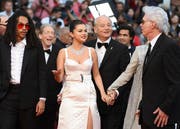 Ankunft der Crew von The Dead don't Die in Cannes mit Lukas Sabbat, Selena Gomez, Bill Murray und Jim Jarmusch. (Bild: Arthur Mola/AP, 14. Mai 2019)