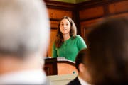 SP-Kantonsrätin Nina Schläfli während einer Grossratsdebatte. Die Historikerin politisiert seit 2016 im kantonalen Parlament. (Bild: Donato Caspari)