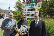 OK-Präsident Werner Messmer, OK-Mitglied Mario Testa und Stefan Roth, Präsident der Musikkommission des Thurgauer Kantonal-Musikverbandes. (Bild: Georg Stelzner)