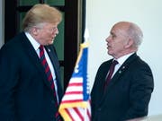 US-Präsident Trump (links) empfängt Bundespräsident Maurer vor dem Weissen Haus in Washington. (Bild: KEYSTONE/EPA/JIM LO SCALZO)