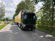 Der Velofahrer wurde vom Lastwagen frontal erfasst.