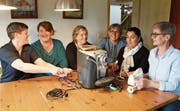 Die Vorstandsmitglieder des Gemeinnützigen Frauenvereins, Manuela Tschopp und Nicole Germann sowie die Initiantinnen des Repair Cafés, Ursula Rohner, Sandra Reinhart, Karin Hungerbühler und Cornelia Kuster, stehen hinter dem Projekt. (Bild: Yvonne Aldrovandi-Schläpfer)
