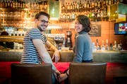 Oskar Hölderlin aus Ermatingen (23) und seine Freundin Atlanta Miaja Pérez (22) aus Konstanz sind ein Paar. (Bild: Andrea Stalder)