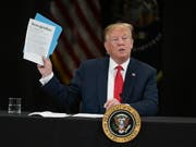 Will seine Steuererklärungen nicht veröffentlichen: US-Präsident Donald Trump. (Bild: KEYSTONE/EPA/CRAIG LASSIG)