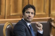Caronis Vorschlag kommt nicht gut an: Es sei ein «verzweifelter Versuch», eine Lösung zu präsentieren, die keine Lösung ist, so Nationalrat Candinas. (Bild: KEY)